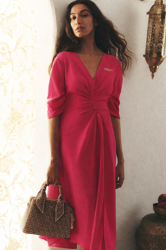 فستان XLV بأكمام مكشكشة بطول 3/4 بفتحة رقبة V