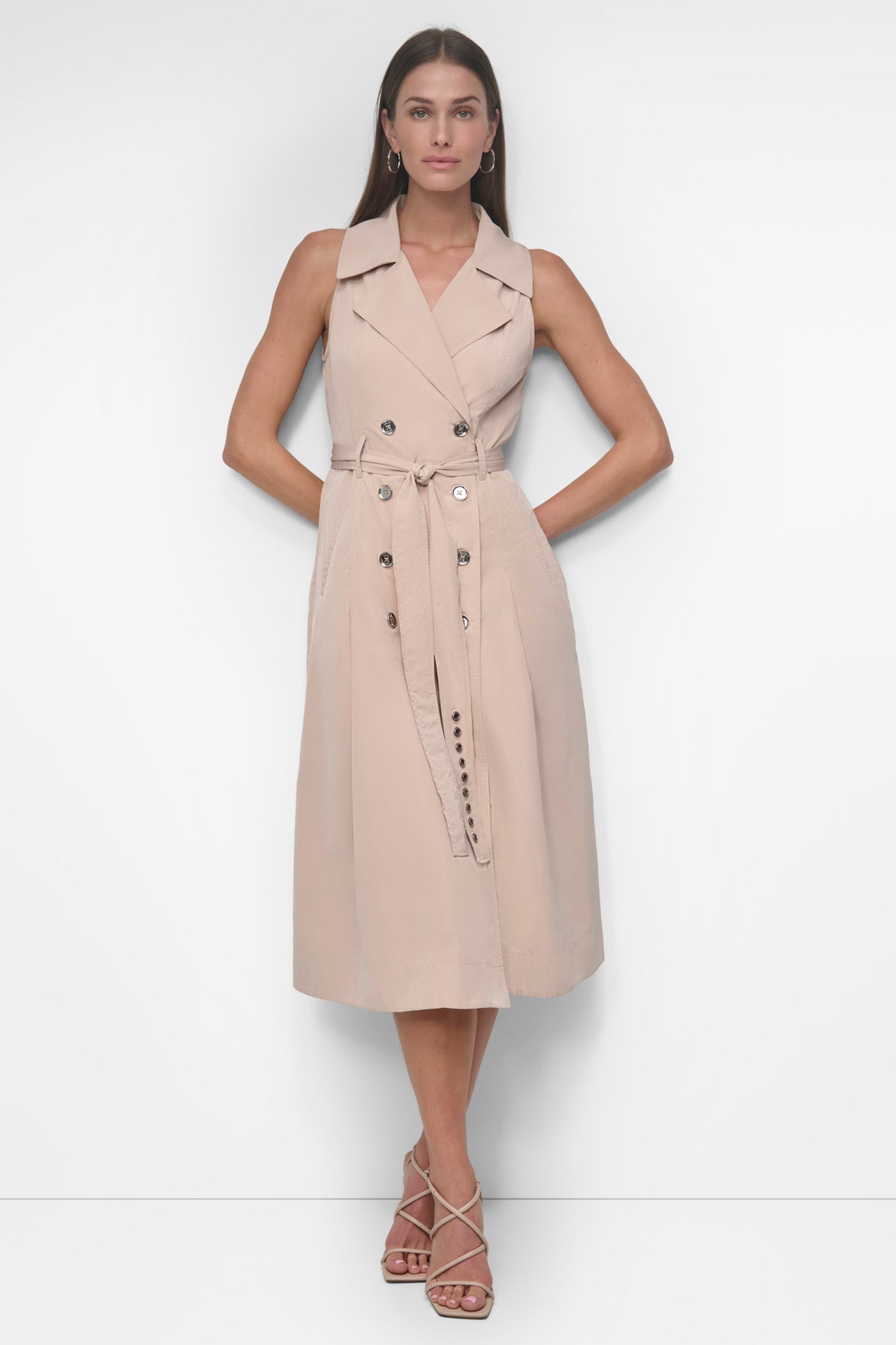 SLEEVELESS DOUBLE BREAST FITTED COAT