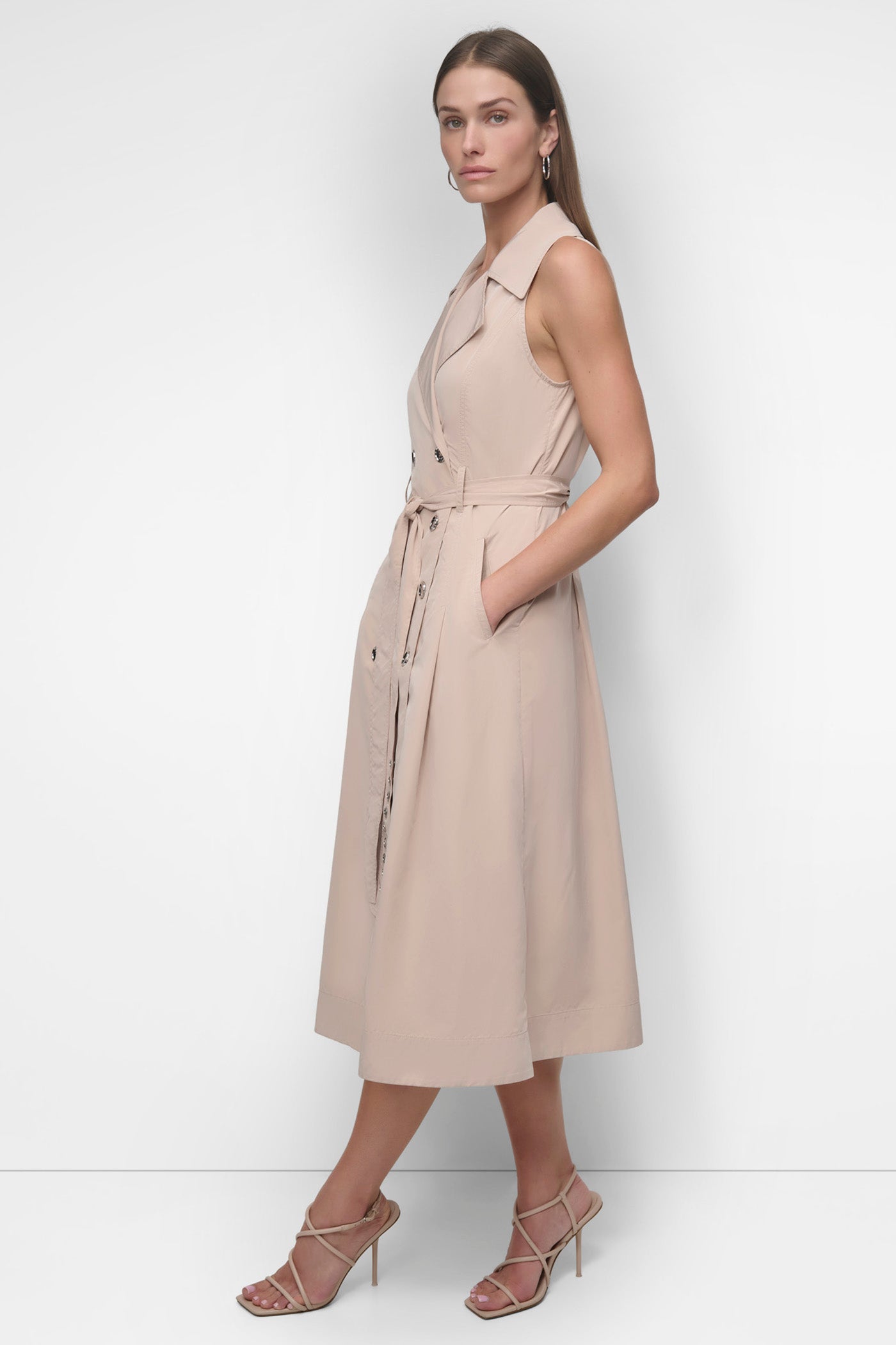 SLEEVELESS DOUBLE BREAST FITTED COAT