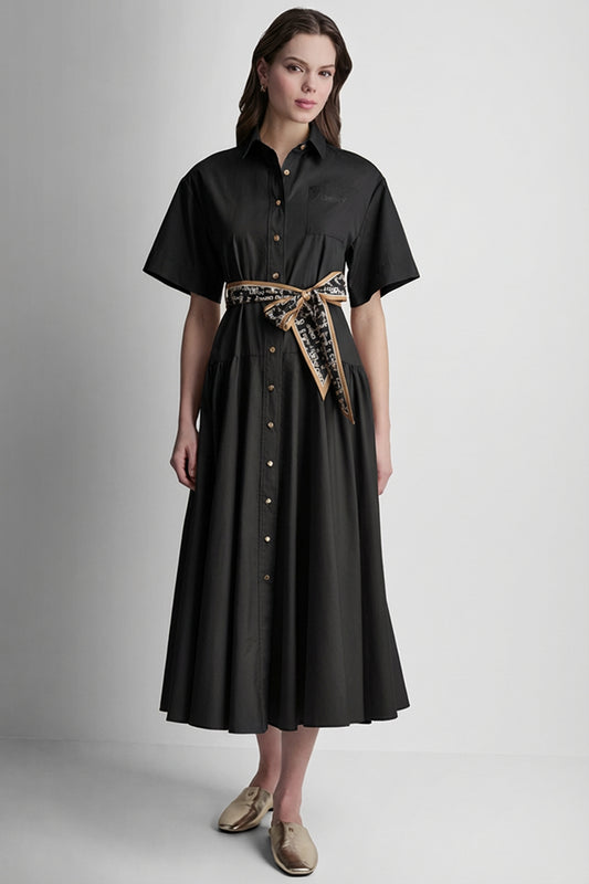 فستان بأزرار أمامية وأكمام بطول الكوع