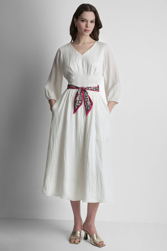 قميص بأكمام طويلة وكسرات أمامية