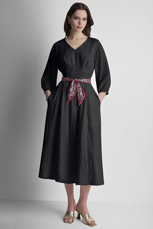 قميص بأكمام طويلة وكسرات أمامية