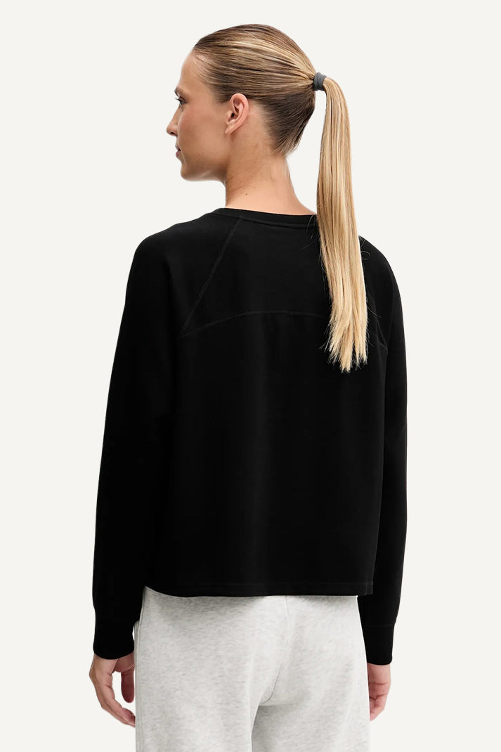 CREW NECK LOGO SWEATER