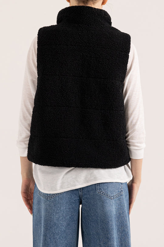 REVERSIBLE SHERPA VEST WITH POCKETS