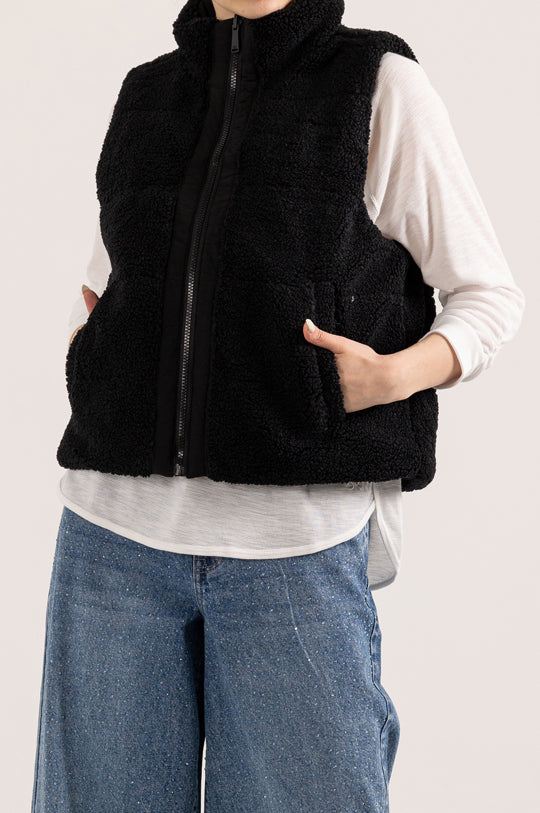 REVERSIBLE SHERPA VEST WITH POCKETS