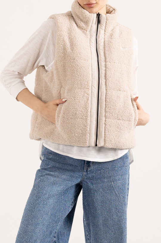 REVERSIBLE SHERPA VEST WITH POCKETS