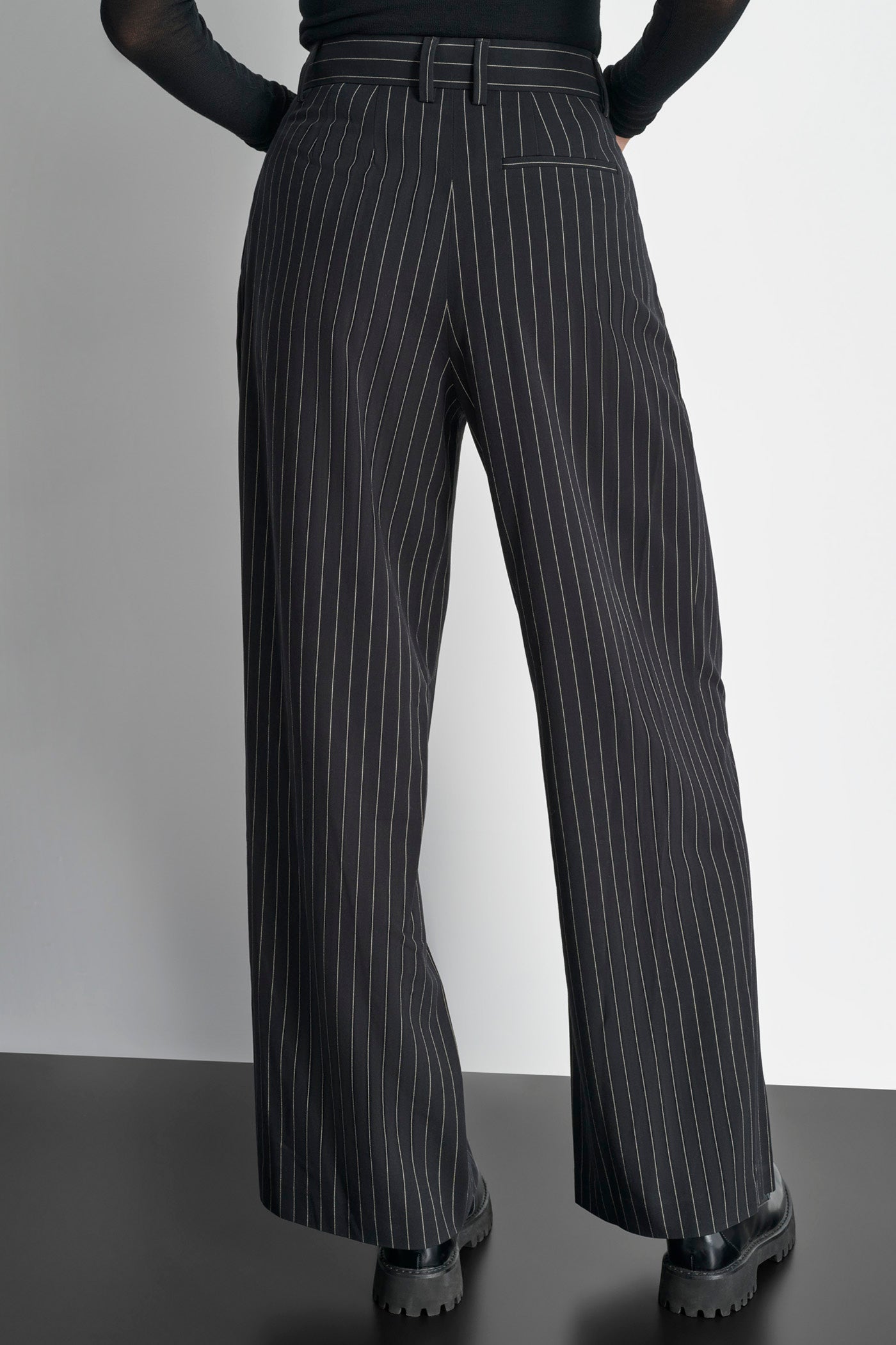 STRAIGHT WOVEN PANTS