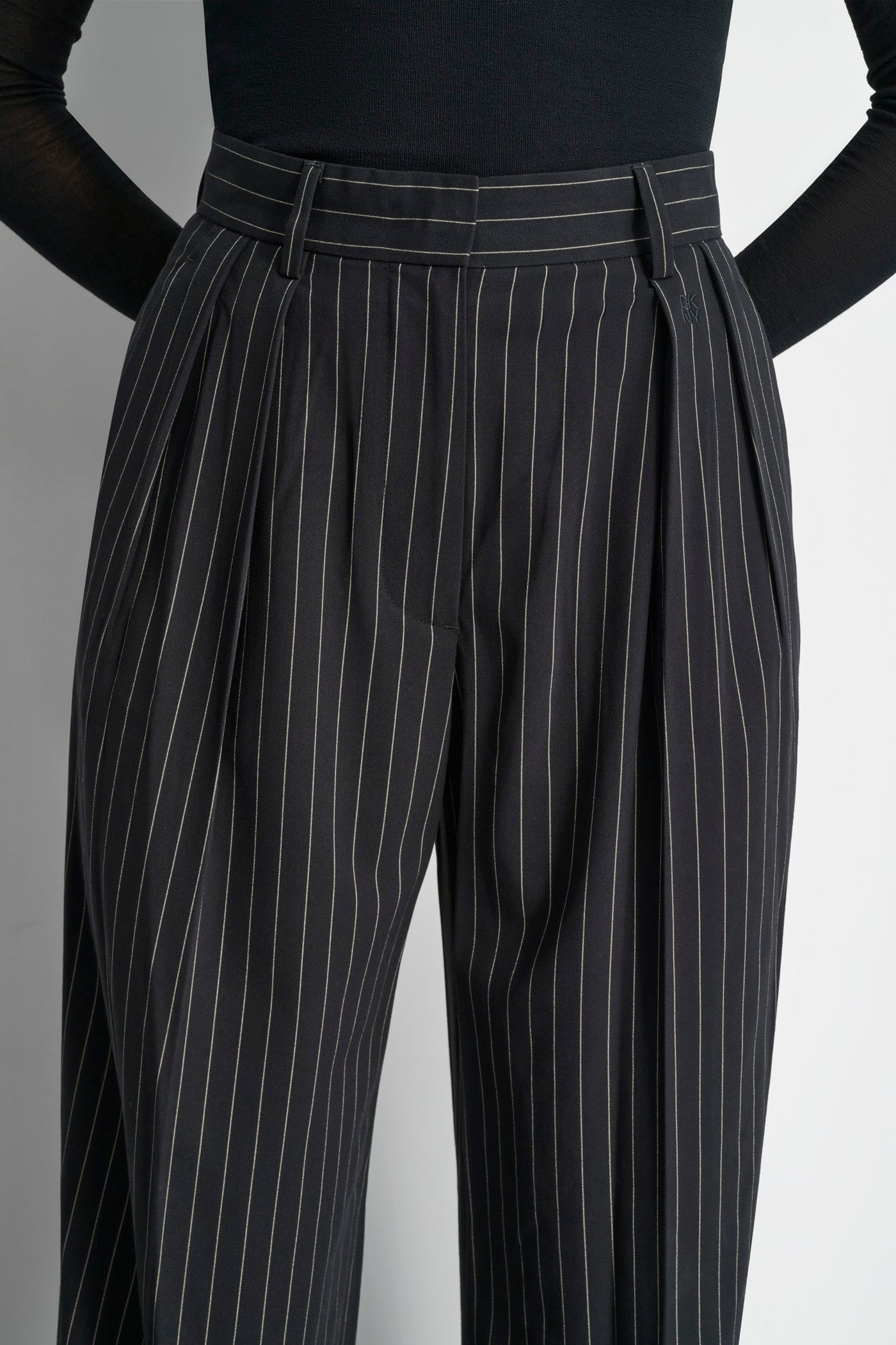 STRAIGHT WOVEN PANTS