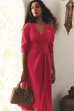 فستان XLV بأكمام مكشكشة بطول 3/4 بفتحة رقبة V