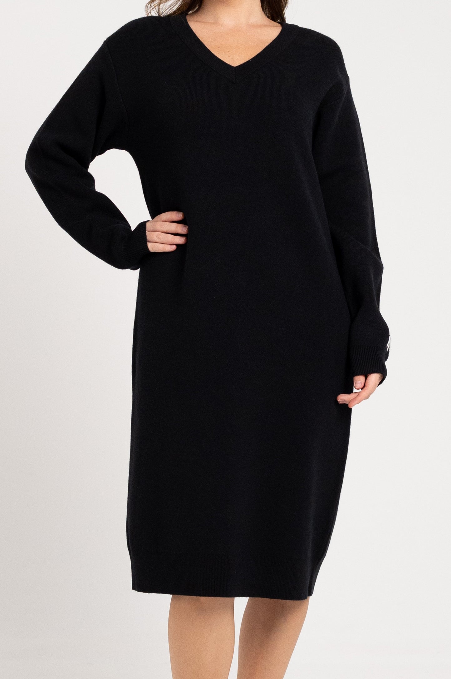 LONG SLEEVE V NECK SWEATER DRESS