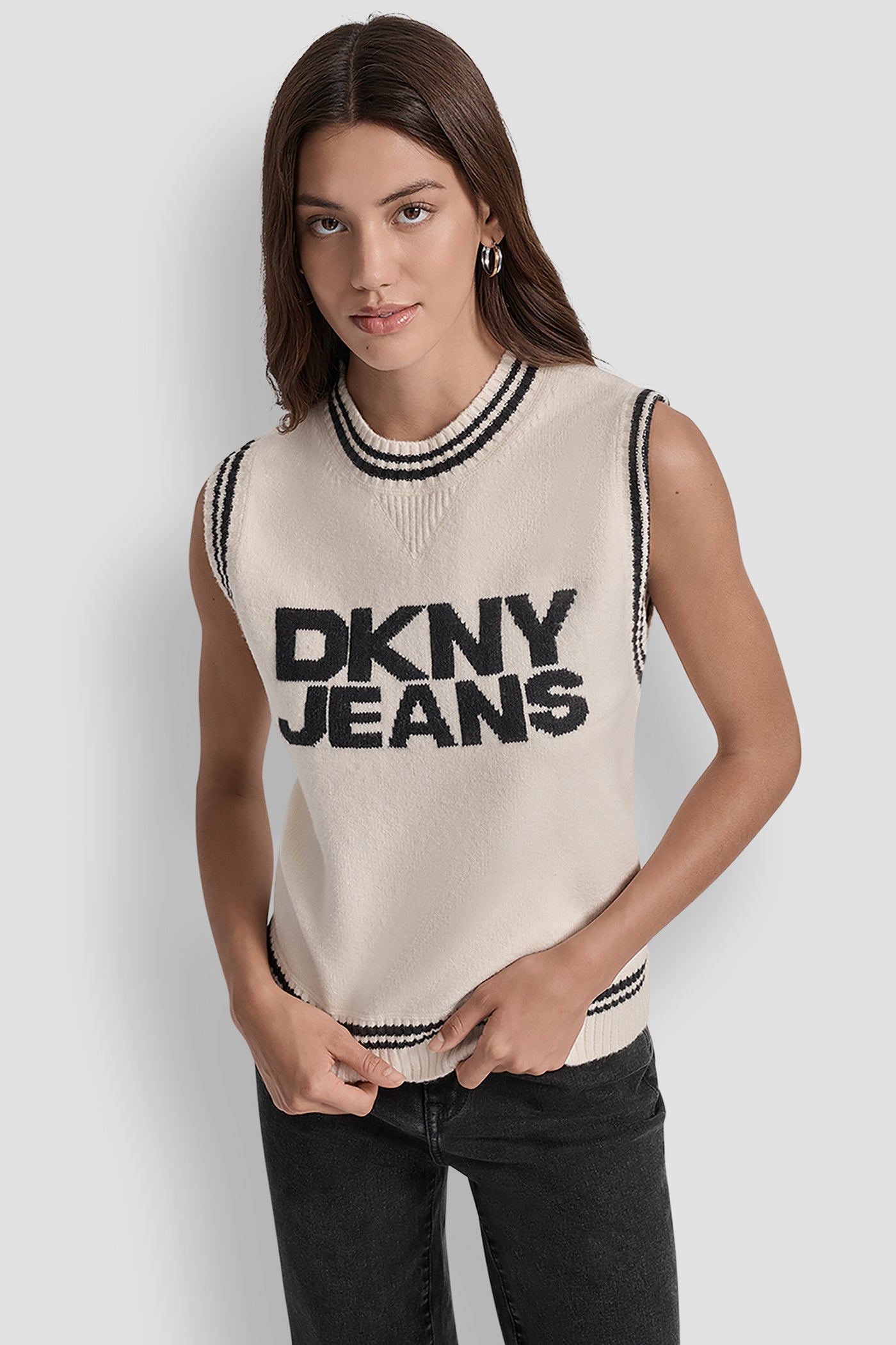 SLEEVELESS CREW NECK