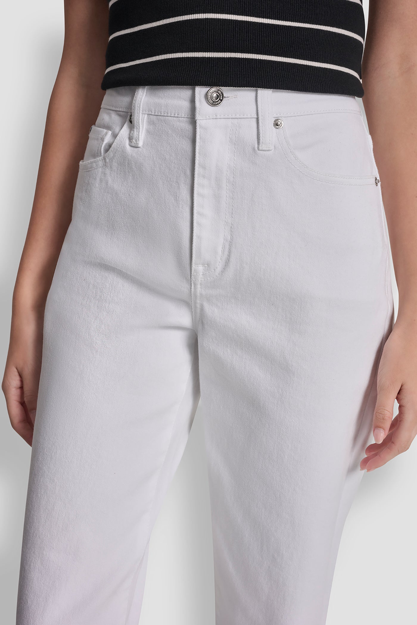 بنطال كلاسيكي بخصر مرتفع وقصة مستقيمة