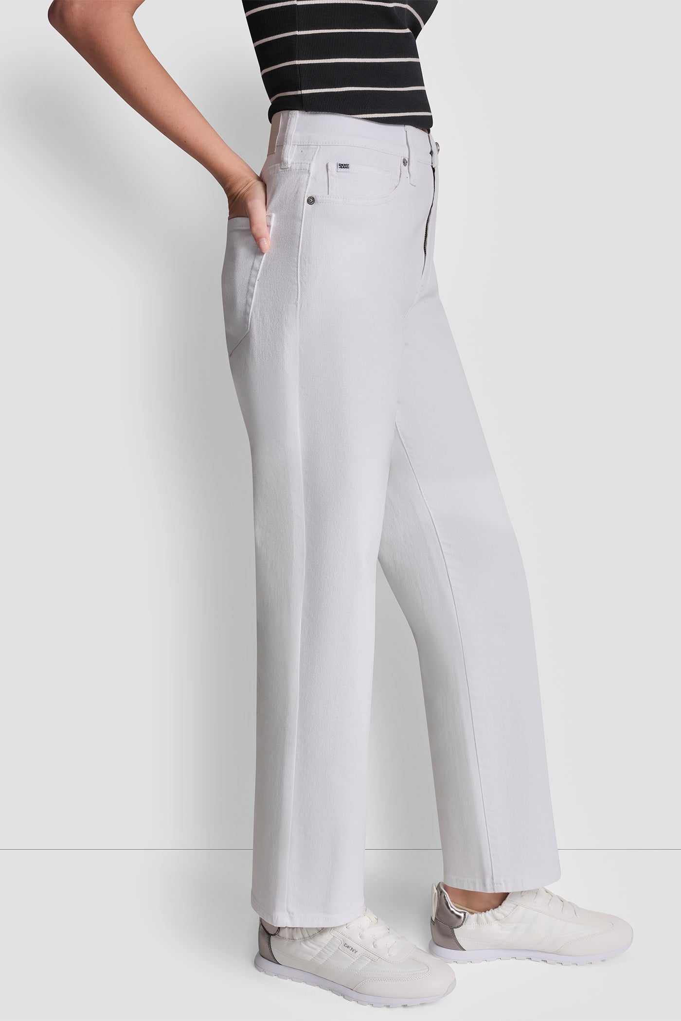 بنطال كلاسيكي بخصر مرتفع وقصة مستقيمة