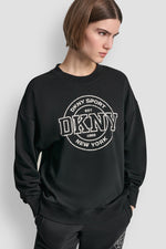 سترة بشعار DKNY كوليجييت ميداليون