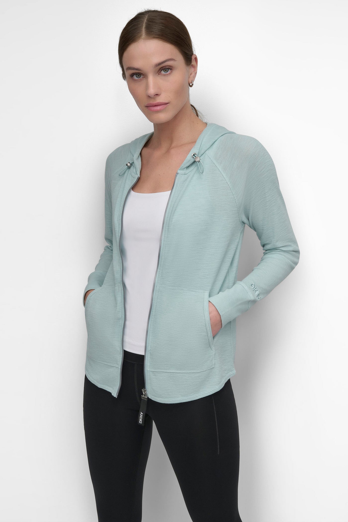 جاكيت بغطاء رأس وسحاب أمامي مع رباط شد