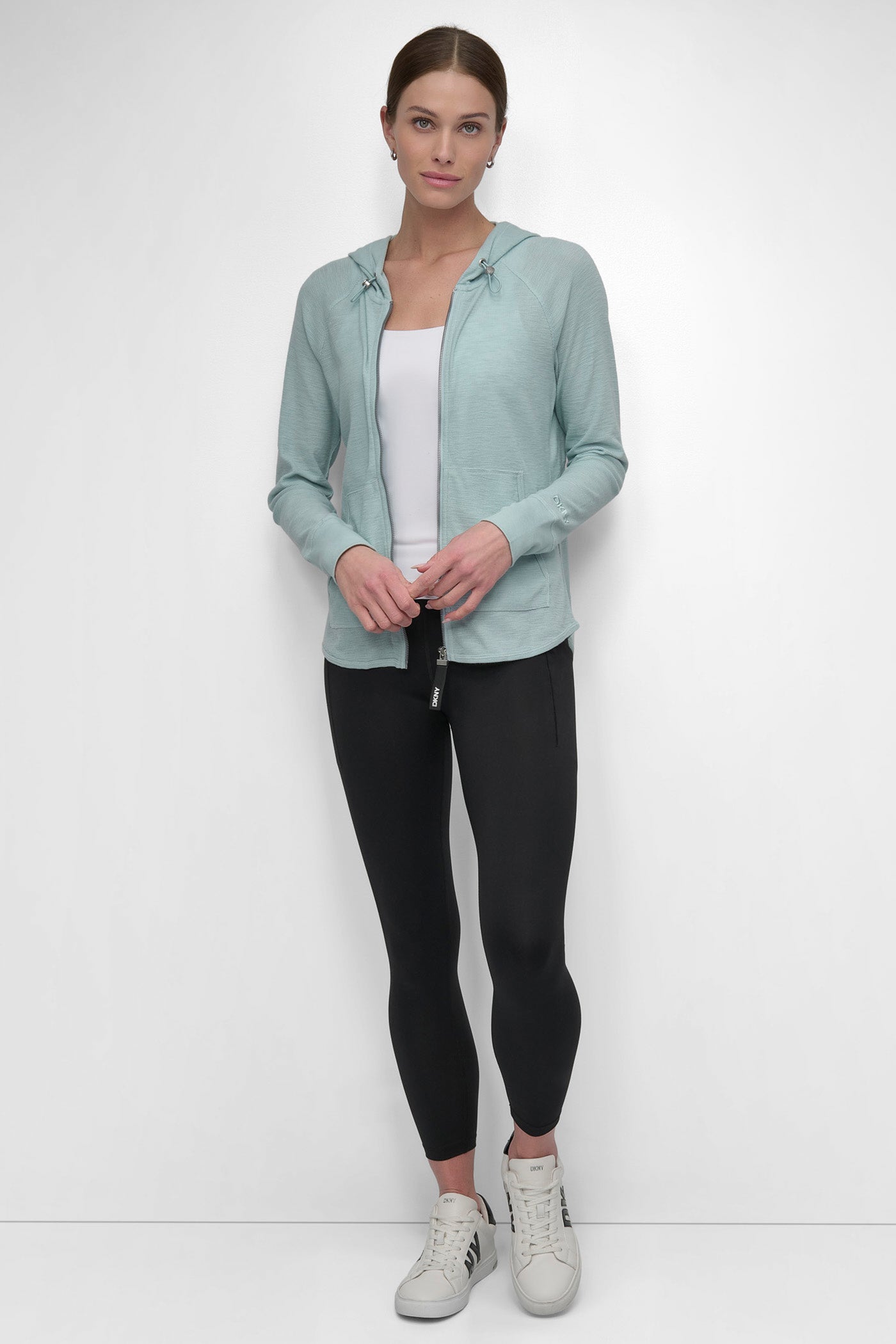 جاكيت بغطاء رأس وسحاب أمامي مع رباط شد