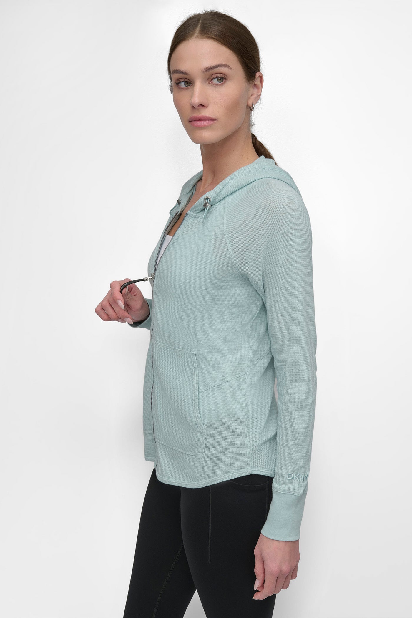 جاكيت بغطاء رأس وسحاب أمامي مع رباط شد