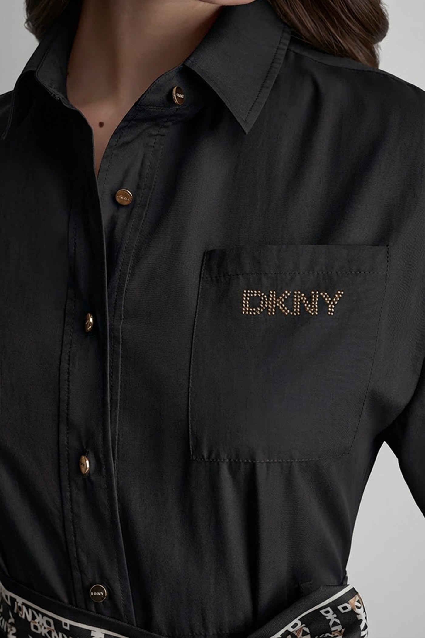 فستان بأزرار أمامية وأكمام بطول الكوع