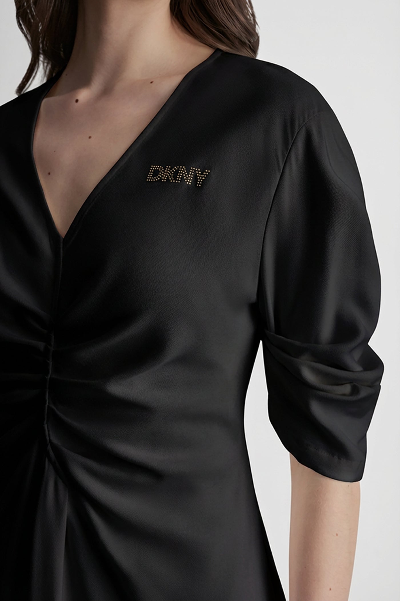 فستان XLV بأكمام مكشكشة بطول 3/4 بفتحة رقبة V