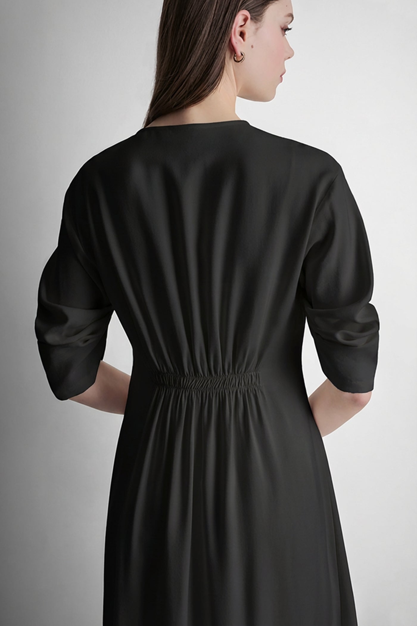 فستان XLV بأكمام مكشكشة بطول 3/4 بفتحة رقبة V