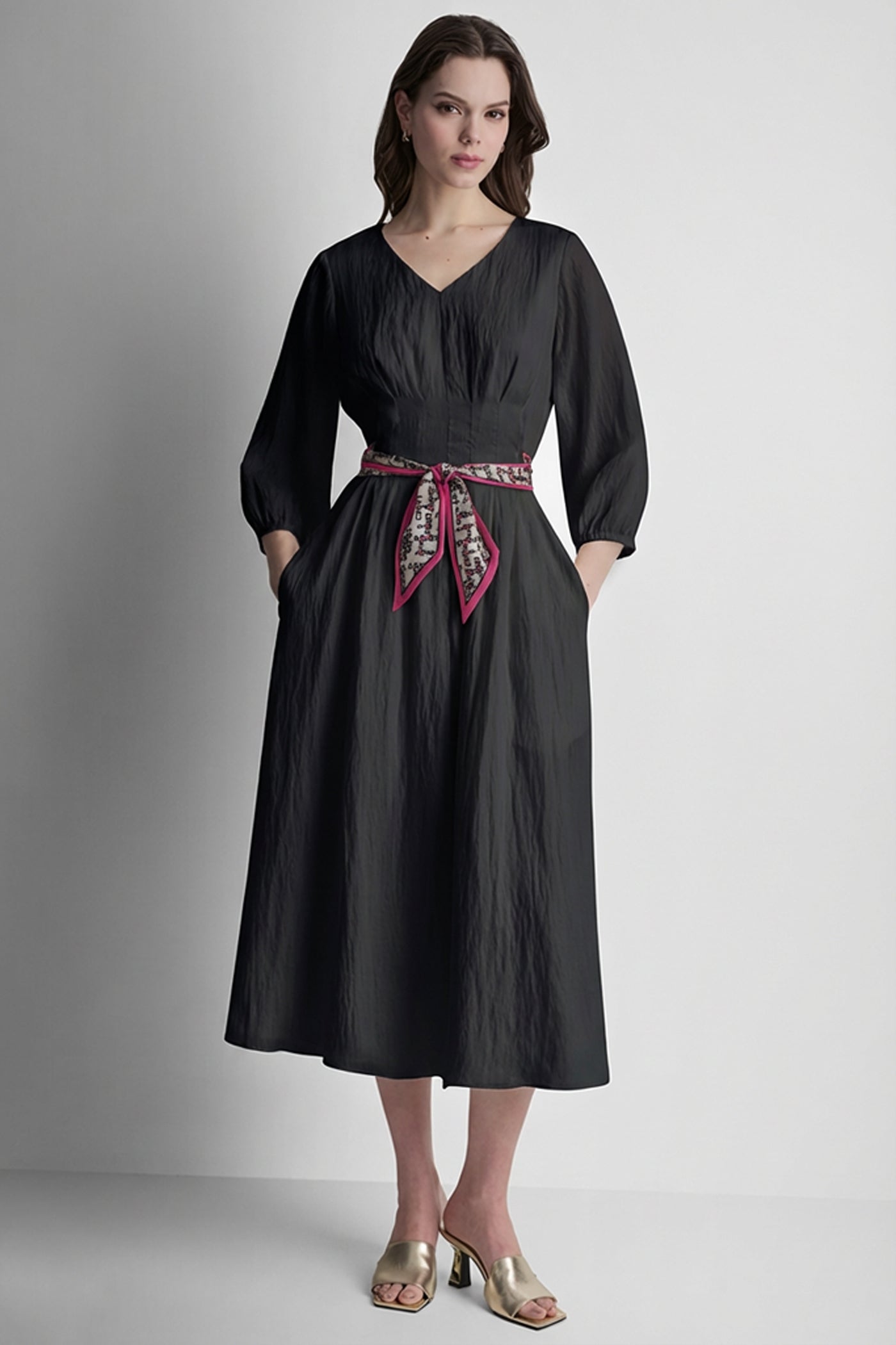 قميص بأكمام طويلة وكسرات أمامية