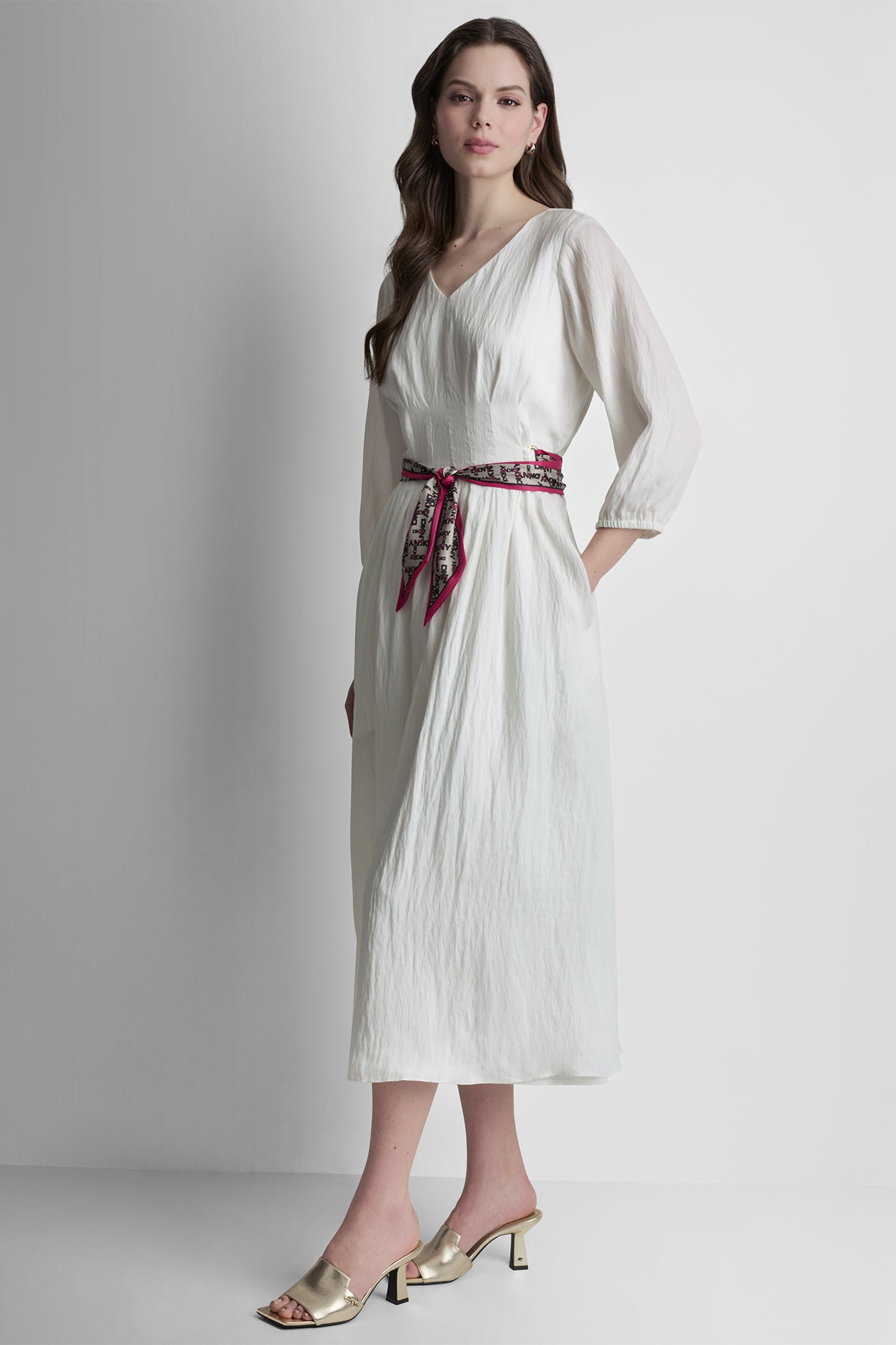 قميص بأكمام طويلة وكسرات أمامية