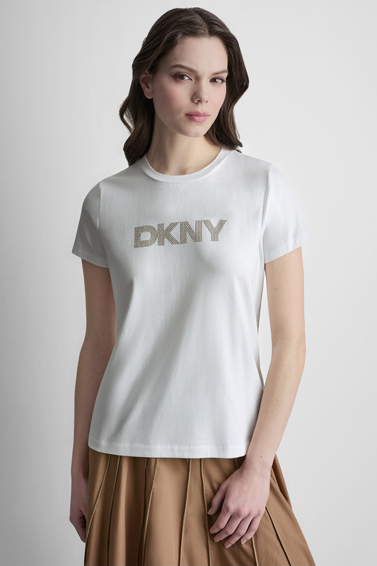 تيشيرت بأكمام قصيرة وشعار