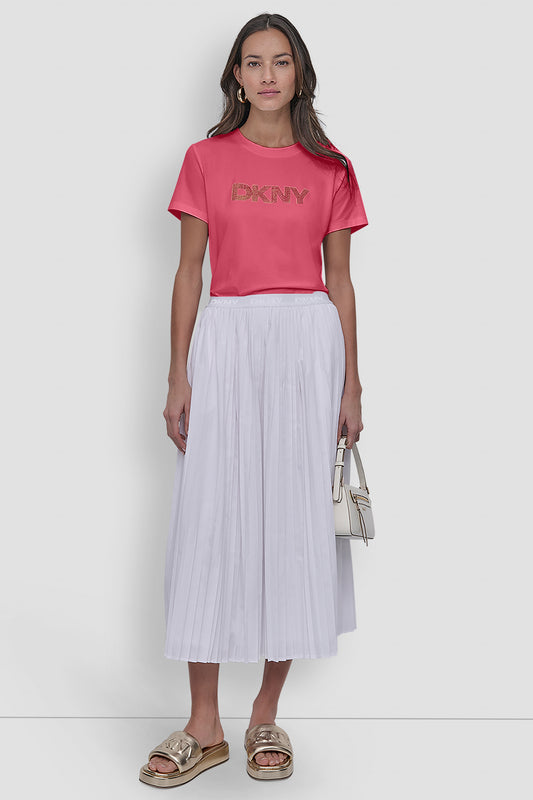 تيشيرت بأكمام قصيرة وشعار