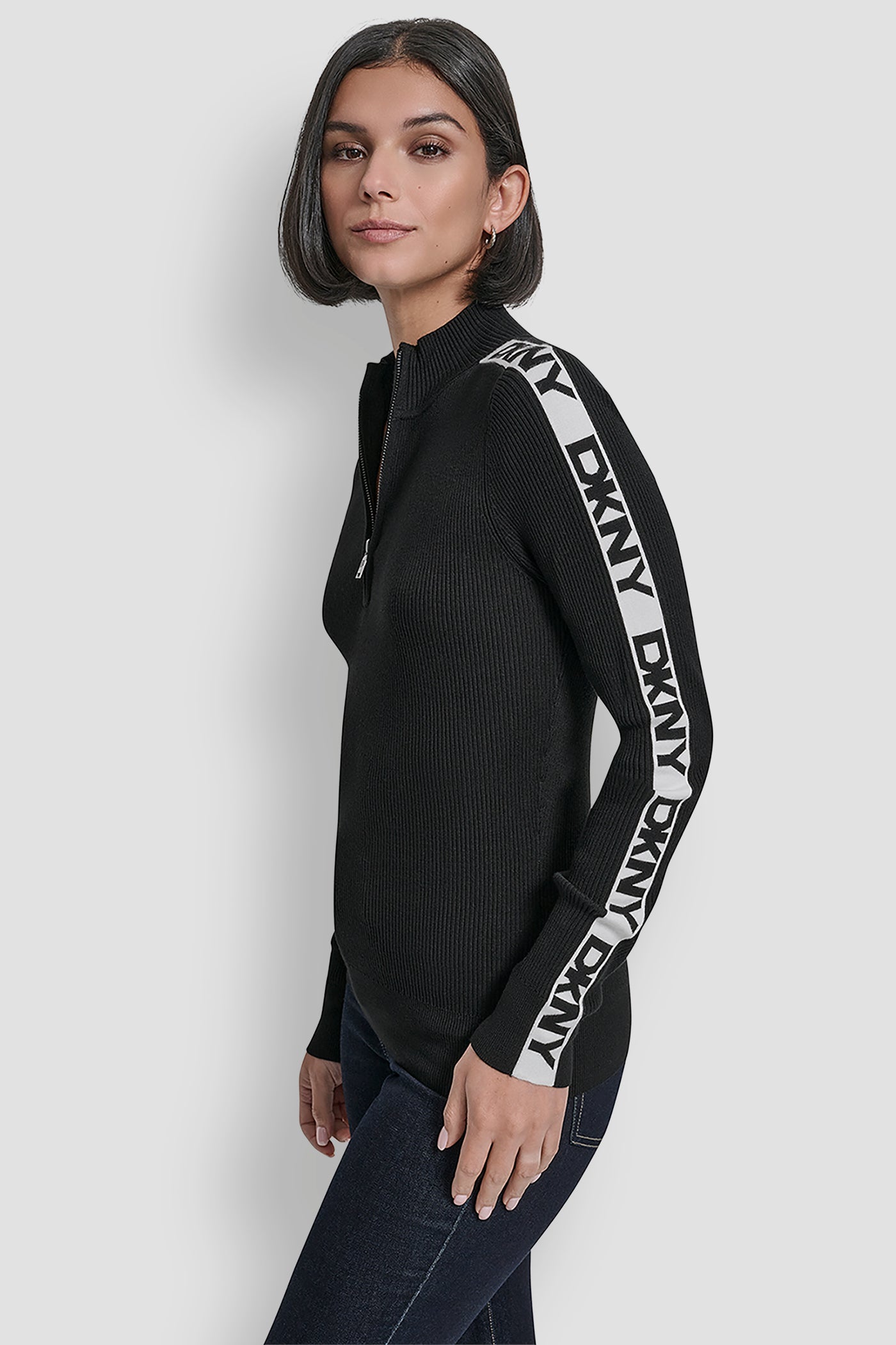 LONG SLEEVE 1/4 ZIP LOGO TAP