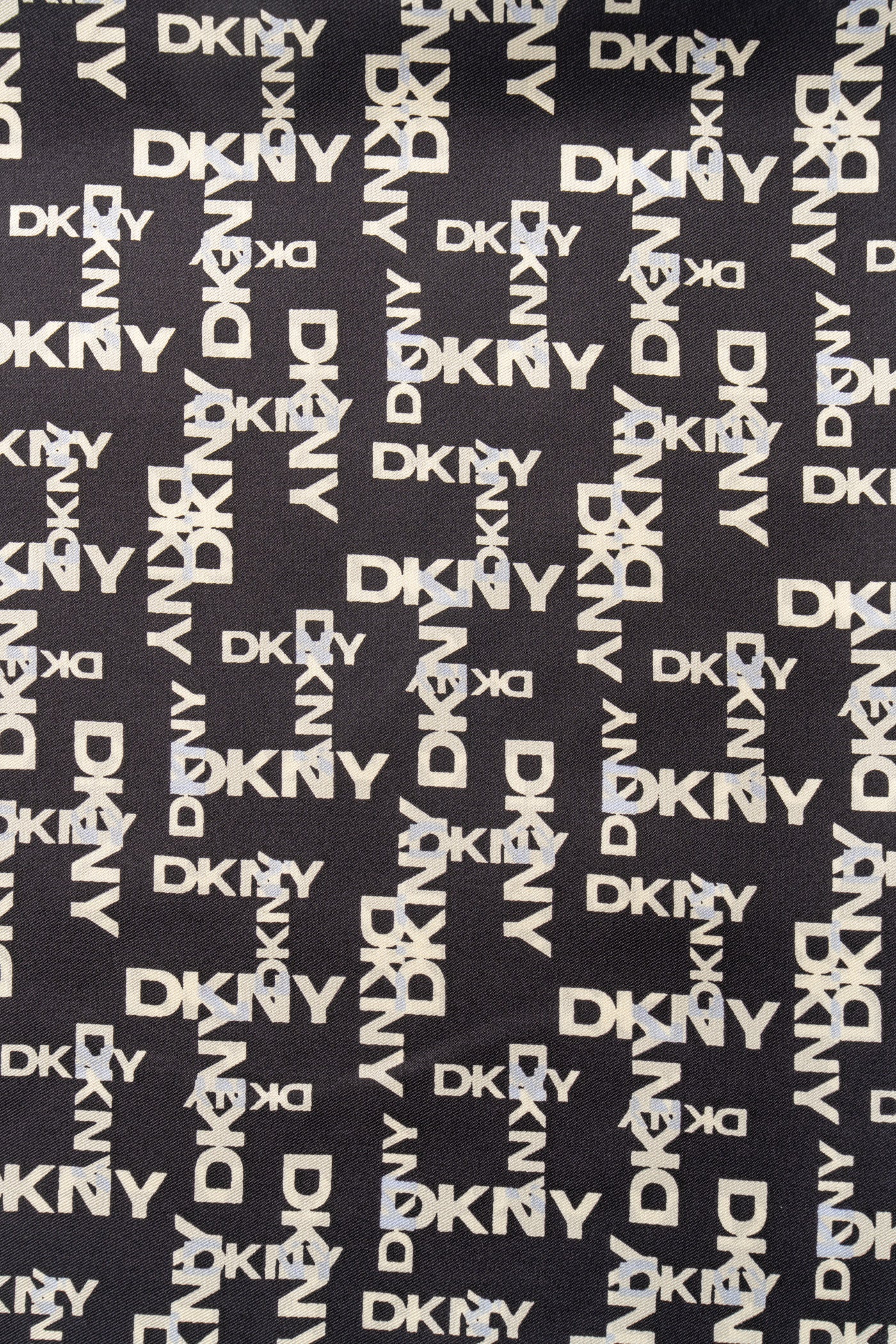 وشاح مربع بشعار