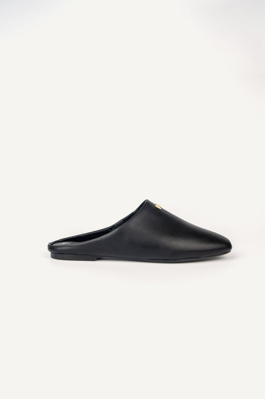 حذاء دلمار مسطح مفتوح من الخلف بقصة عريضة