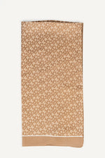 وشاح مستطيل بشعار عريض واضح