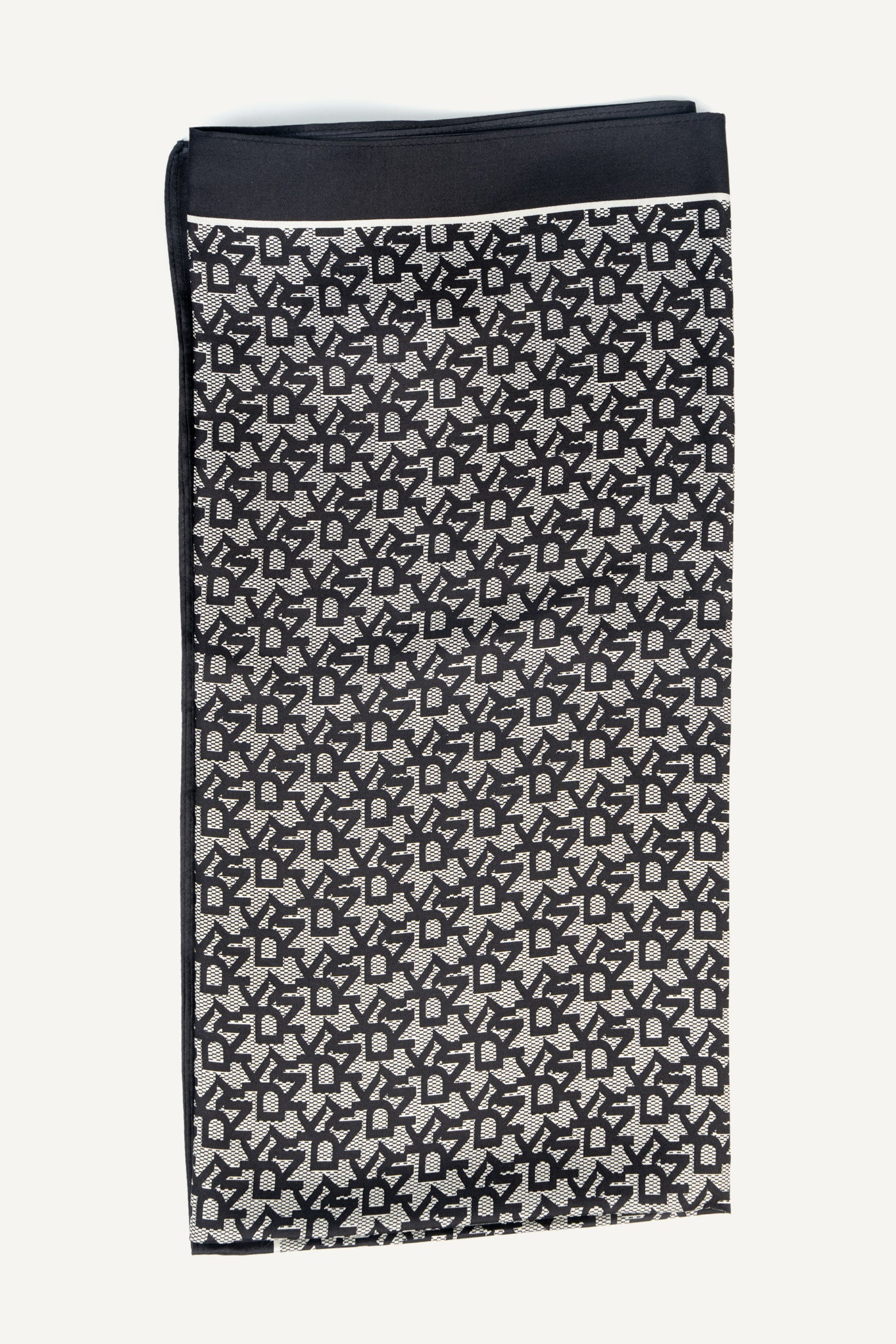 وشاح مستطيل بشعار عريض واضح