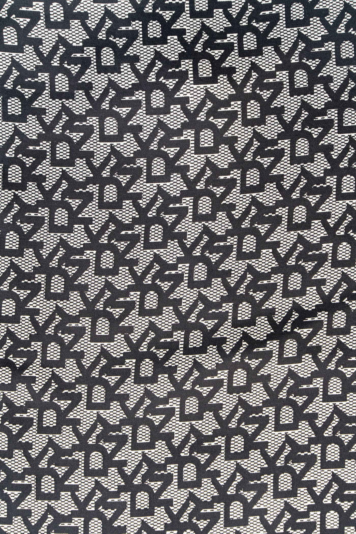 وشاح مستطيل بشعار عريض واضح