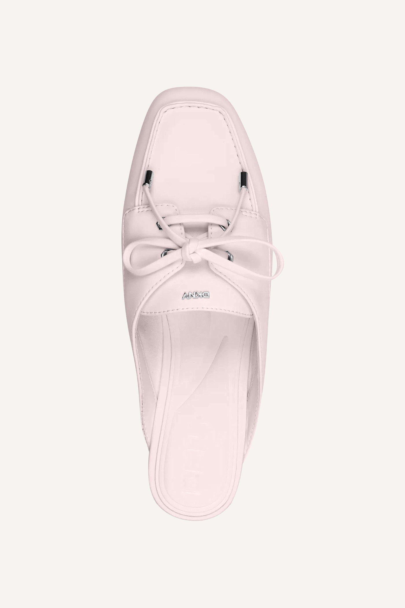 حذاء دلمار مفتوح من الخلف بقصة عريضة