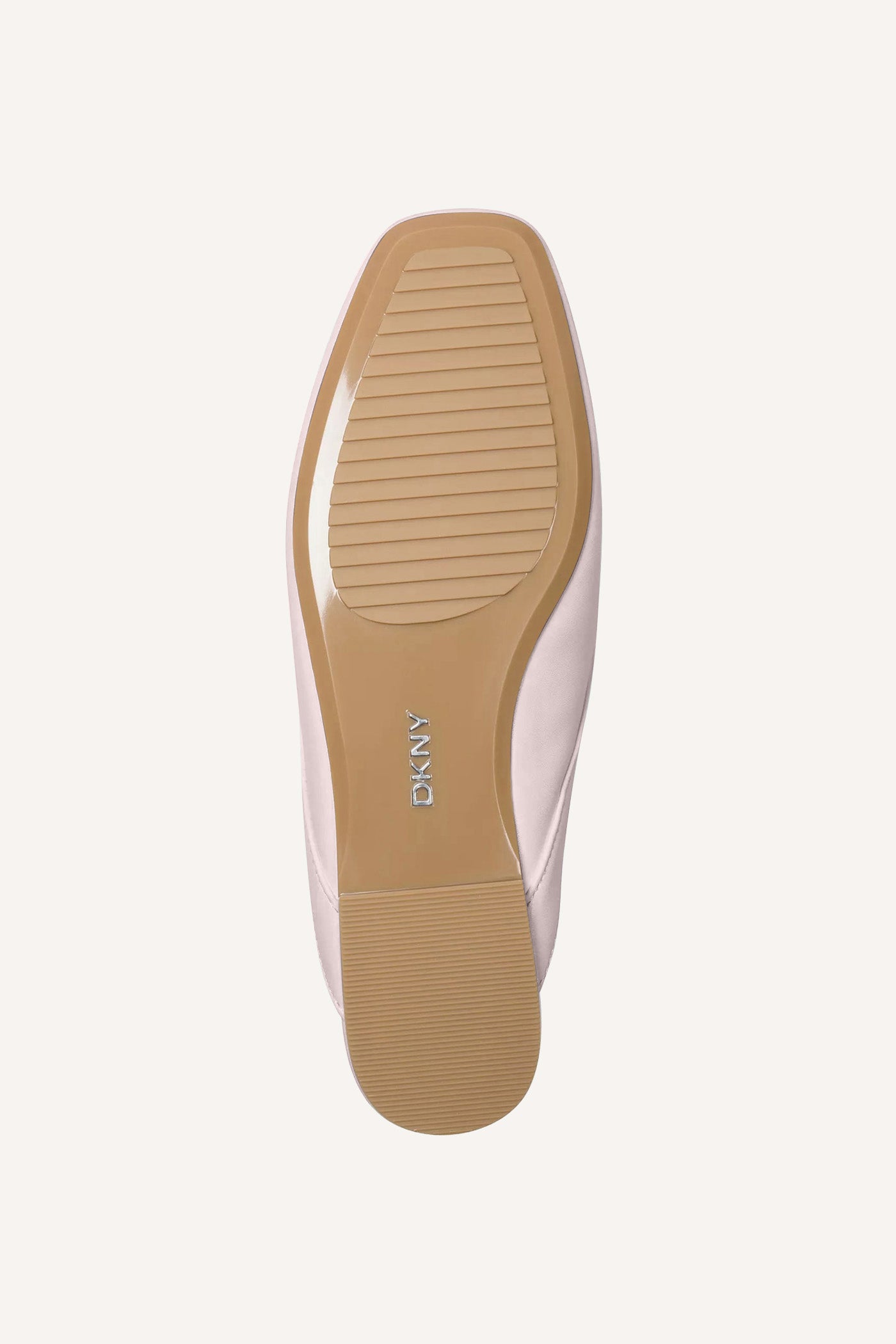 حذاء دلمار مفتوح من الخلف بقصة عريضة