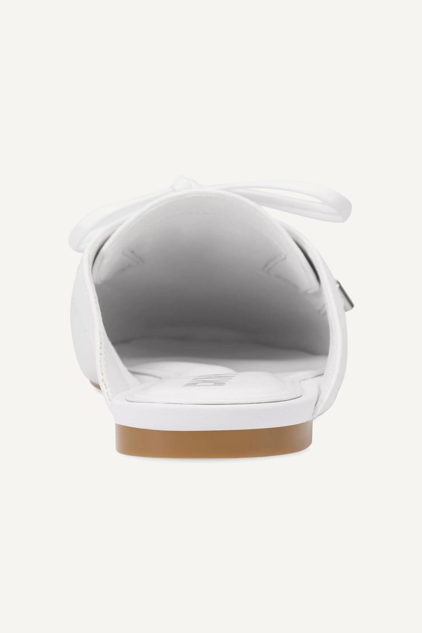 حذاء دلمار مفتوح من الخلف بقصة عريضة