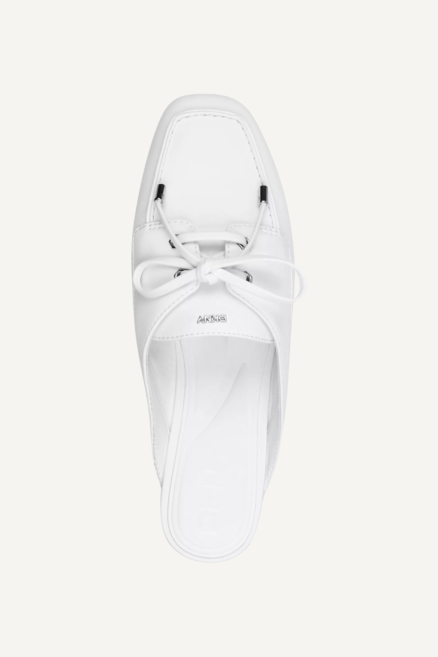 حذاء دلمار مفتوح من الخلف بقصة عريضة